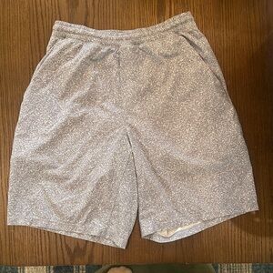 Men’s Lululemon Gray Patterned lined workout Shorts